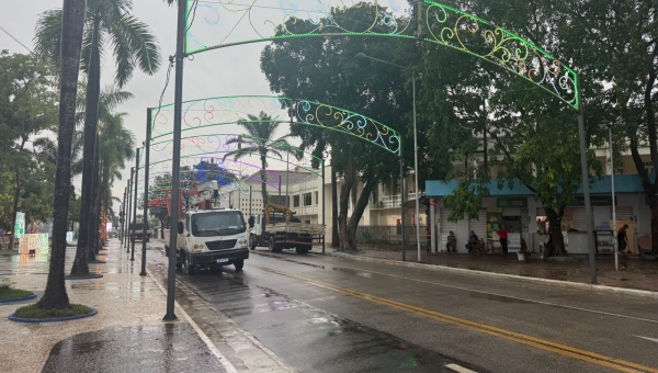 Acender das luzes de Natal no Centro de Rio Branco é adiado pela prefeitura e governo por causa da chuva